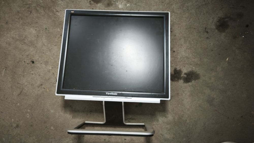 Неробоча техніка та електроніка  одним лотом (монітори, ТВ, інструмент