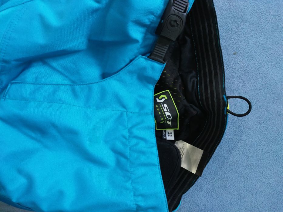 Spodnie w rozmiarze 32 Scott