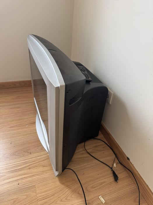 TV Samsung flat LCD 29”