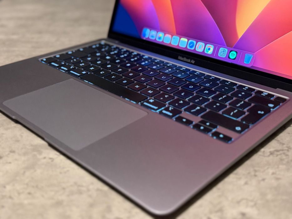 MacBook Air 13” 2020 i5 / 8GB / 512GB + pokrowiec Thule / stan bardzo dobry