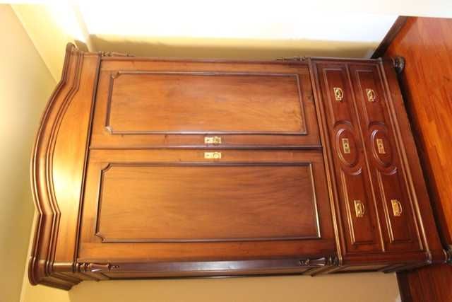 Guarda Fatos Antigo Restaurado