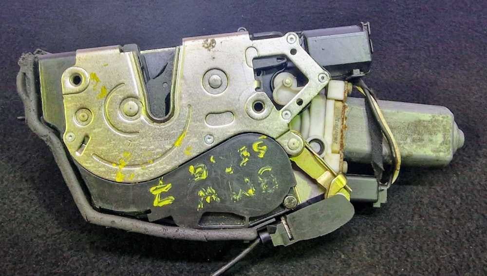 Fechadura / Fecho Porta Trás Esquerdo 7169251 - BMW 7