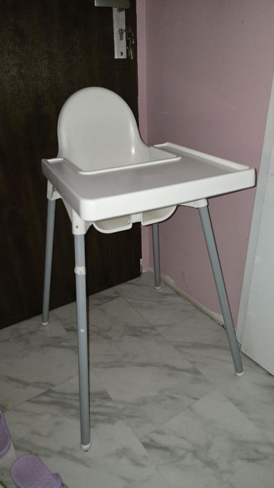 Stół do karmienia dziecka