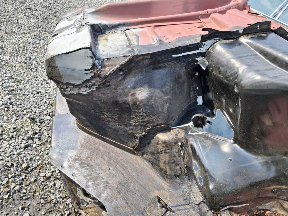 Nadkole ćwiarta prawa przód mercedes W123
