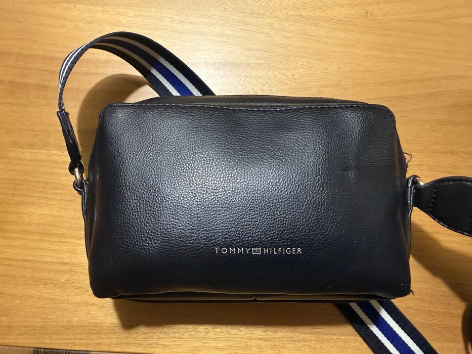 сумка Tommy Hilfiger, модель Tommy Life Camera Bag