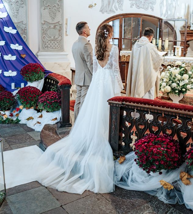 Suknia ślubna Victoria, długa, tren, koronka, rękaw, Agnieszka Świtały