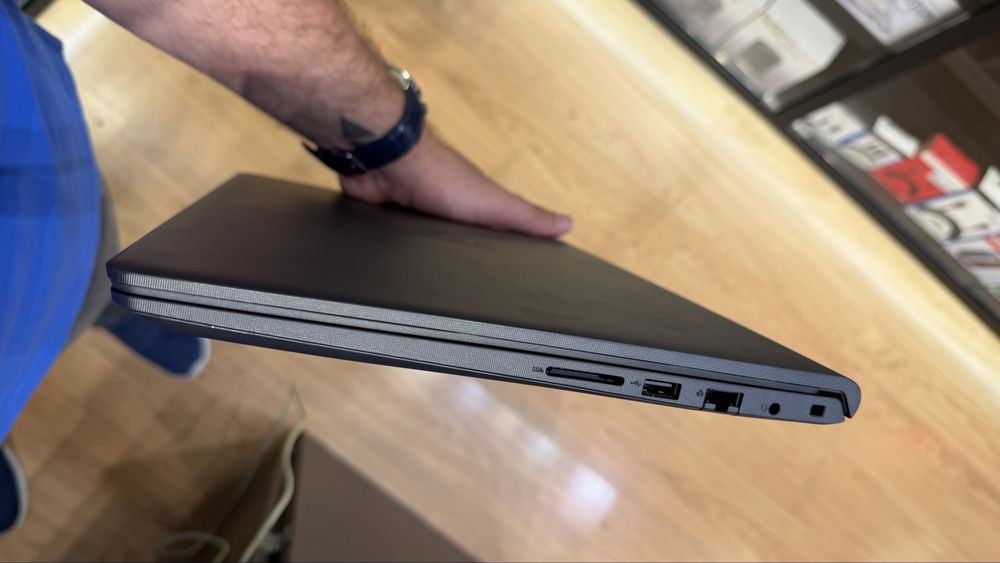 Dell Vostro 3520