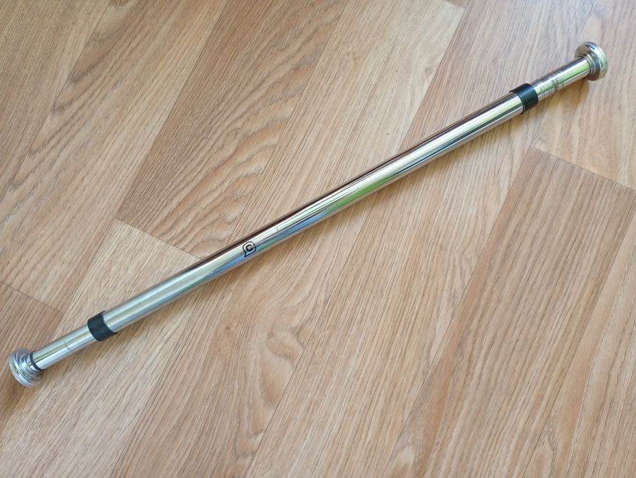 Турник в дверной проем. Турнік розпірний металевий