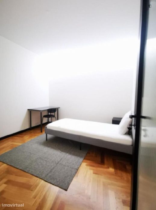 Quarto - localizado em Paranhos Porto