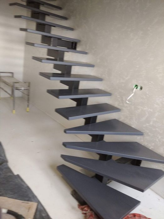 Сходи лофт металевий каркас сходів перила сходинки лестница драбина