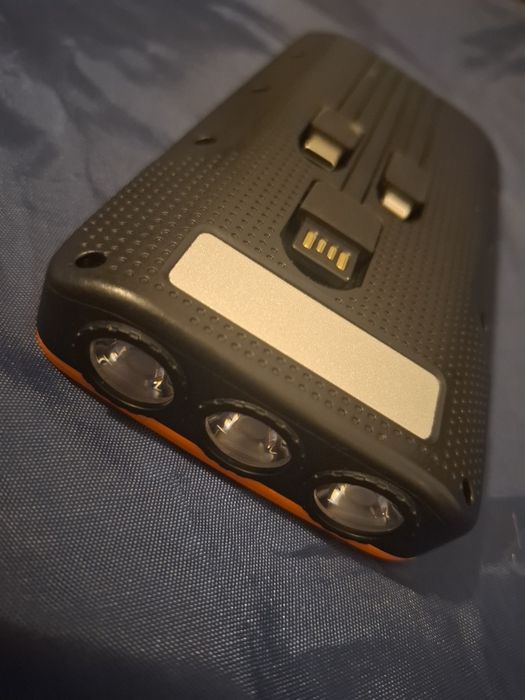 Powerbank solar portátil de alta capacidade (38.800 mAh / 3.7V)