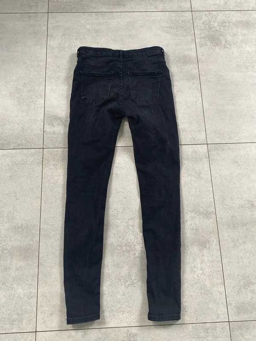 Czarne Spodnie skinny Amisu, New Yorker