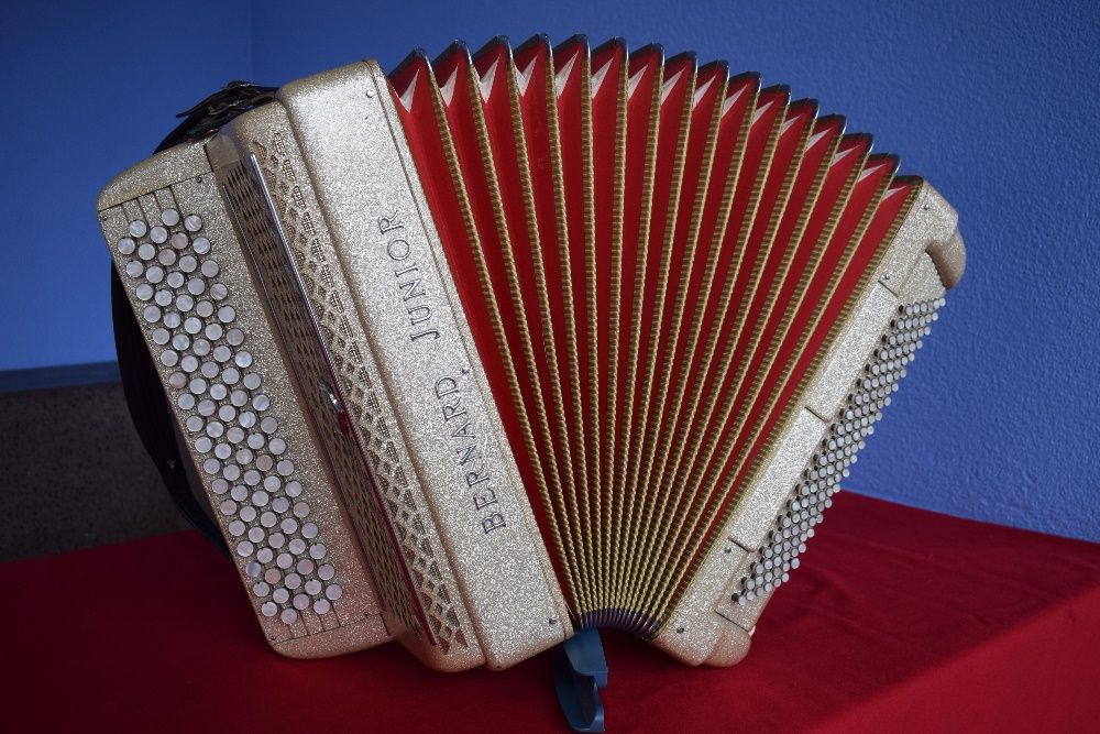 Acordeao Bernard junior Paolo Soprani 4 voz, N 135