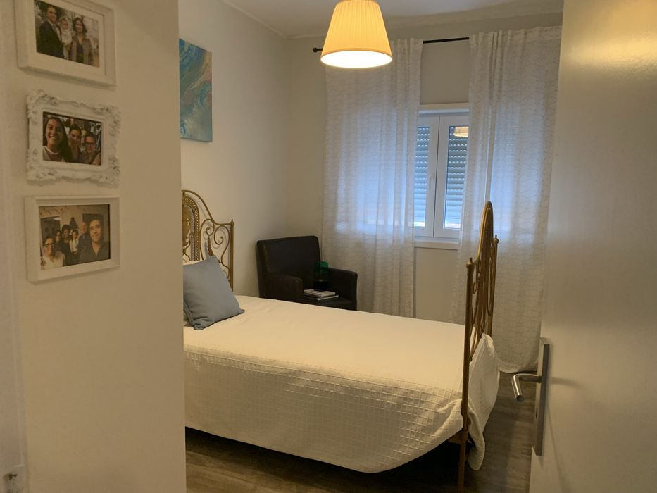 Cama Vintage Metálica Dourada – Estilo Romântico/Clássico