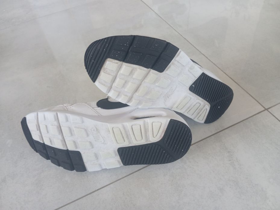 Buty młodzieżowe Nike   r.36