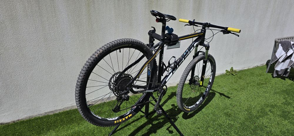 Deed Flame 29 + kit Sram 12x1 + oferta Suporte Btwin