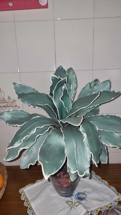 Flor decorativa verde azulada