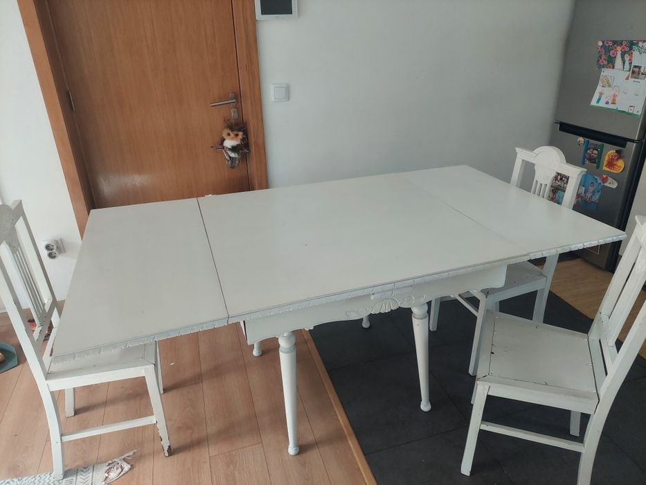 Mesa extensivel antiga, lacada