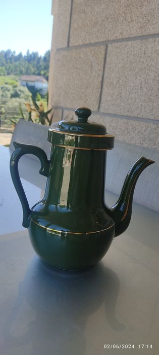 Various antique items441686226539663360