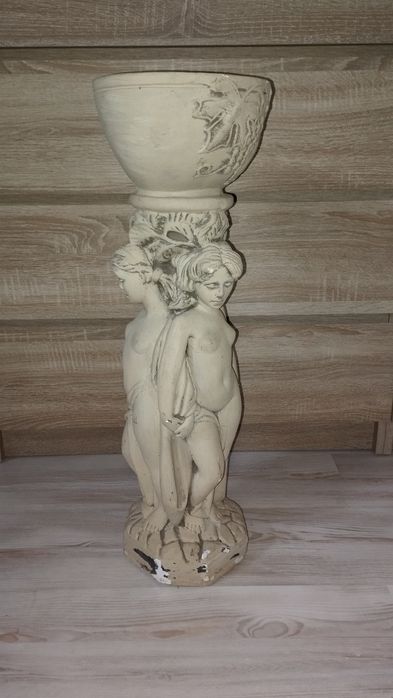 Скульптура гіпсова , підставка під вазон.
