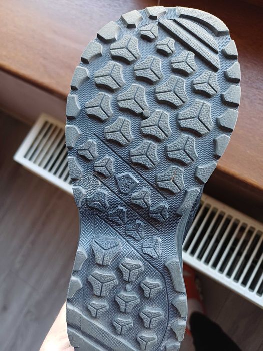 Продам дитяче фірмове взуття