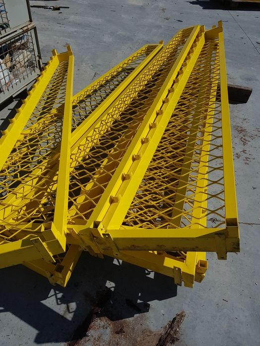 Estantes bancadas de lojas de tecidos tudo em bom estado