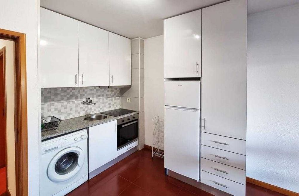 Apartamento T0+1 - Centro de São Mamede de Infesta- Lugar de Garagem