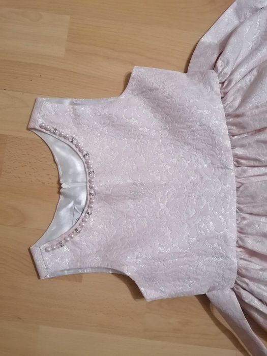 Elegancka sukienka dla dziewczynki, błyszcząca idealna na Święta.