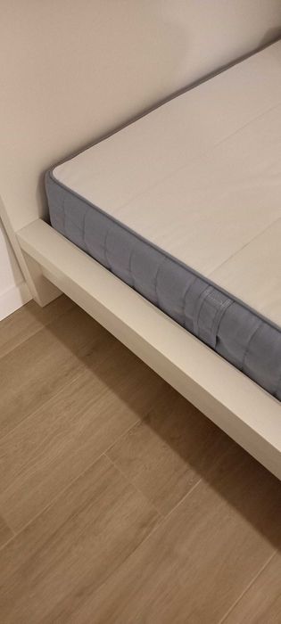 Cama de casal com colchão