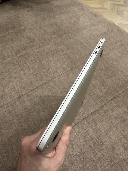 MacBook Pro 2019 13 i5 2.4/8GB /256 GB/ Touch Bar /