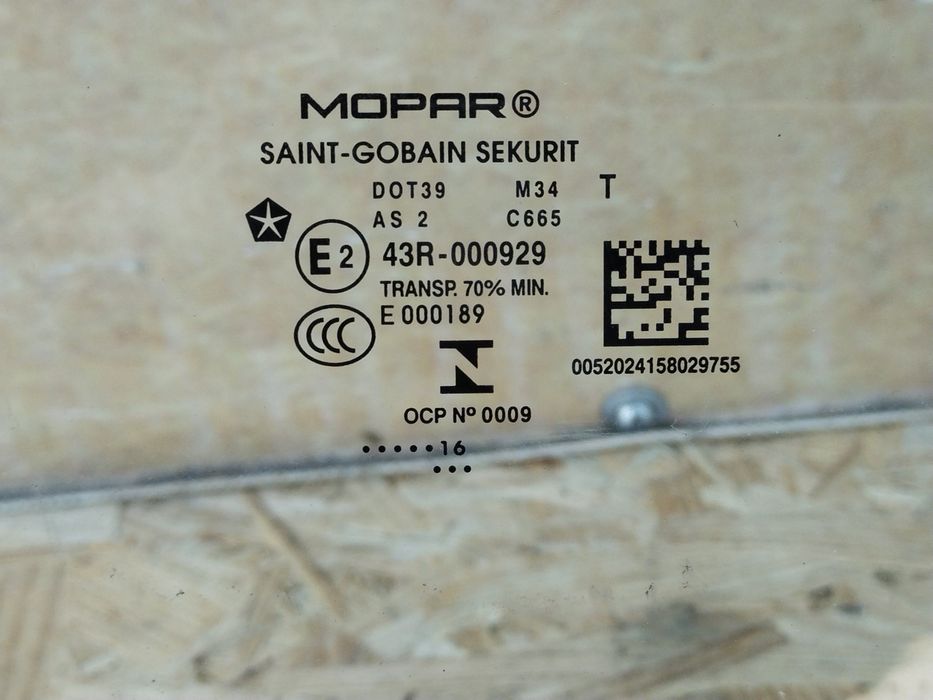 Jeep Renegade 2014- стекло двери переднее правое 2016 год