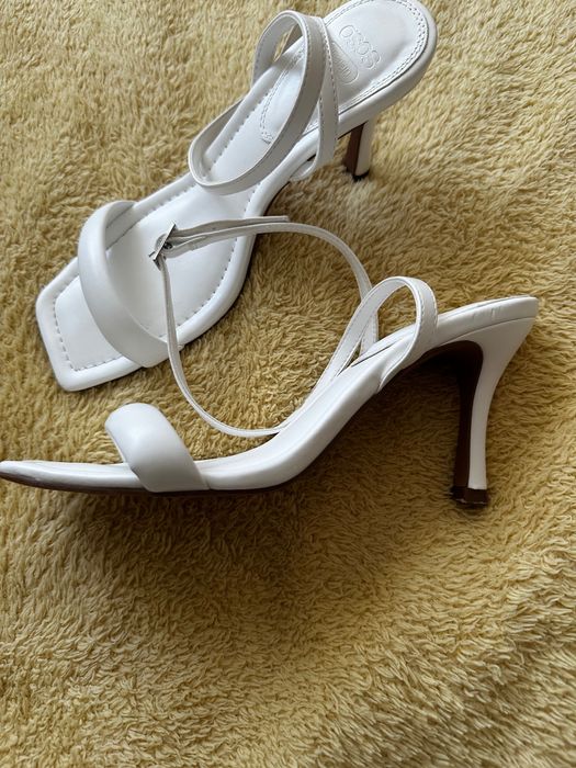 Buty/ sandałki/ szpilki 38 białe