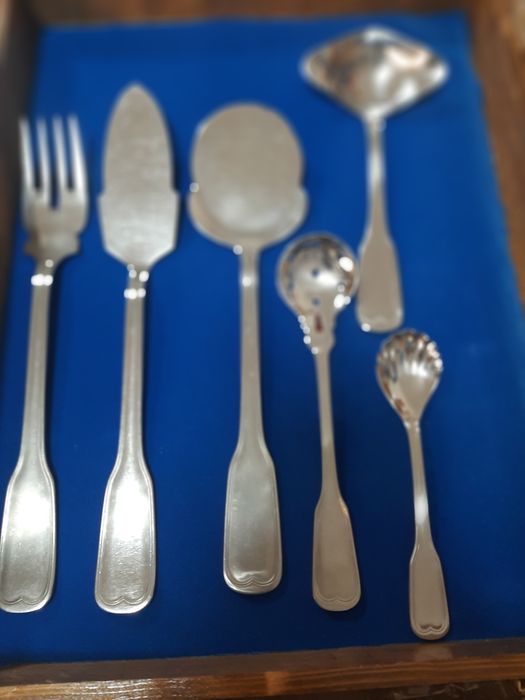 Faqueiro marca Miguel Guimarães, em aço inox 18-10, com 170 peças