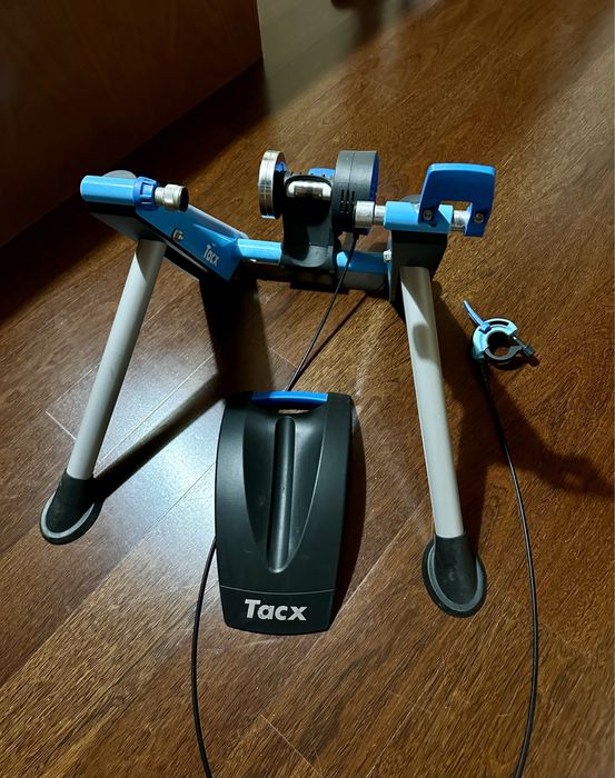 Rolo Tacx com base de apoio para a roda