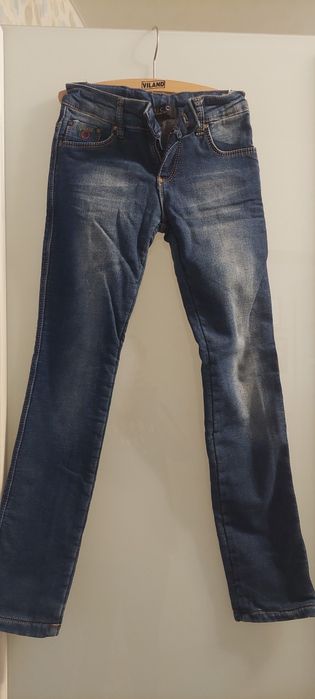 Джинсы на девочку 140р