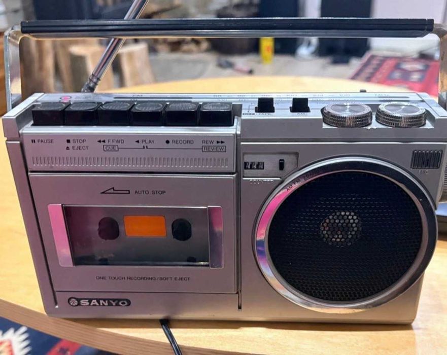 Radiomagnetofon Sanyo M6400 vintage