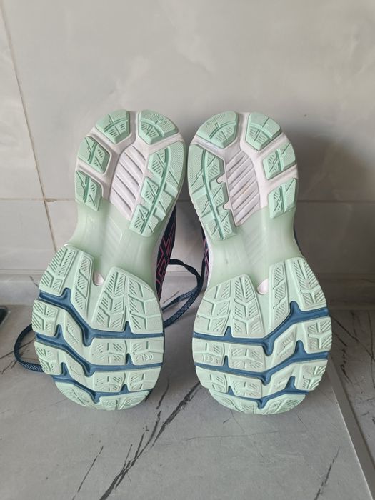 Кросовки asics у гарному стані