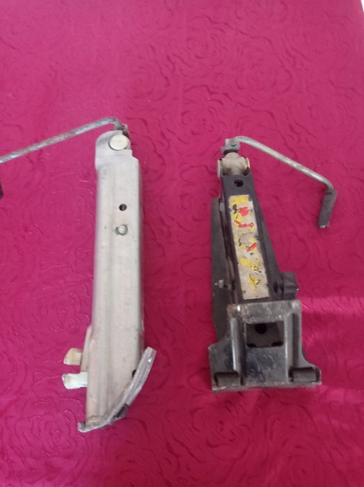 Продам три домкрати !!!