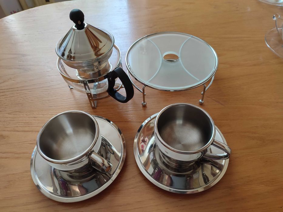 Zestaw do herbaty: zaparzacz, podstawka, 2x filiżanka. Metal i szkło.