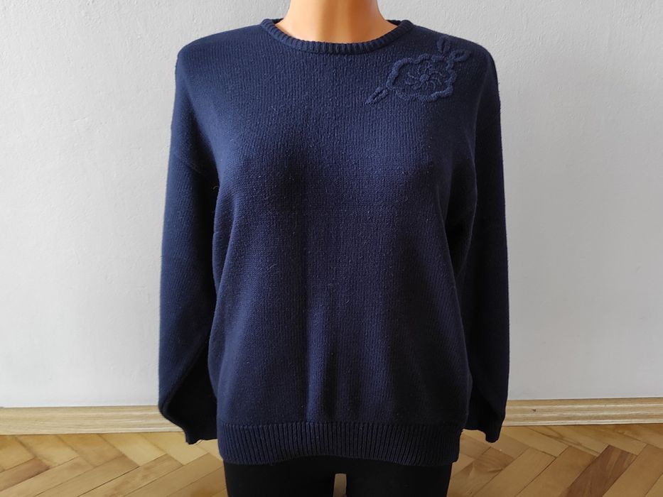 Granatowy sweter z różą S/M