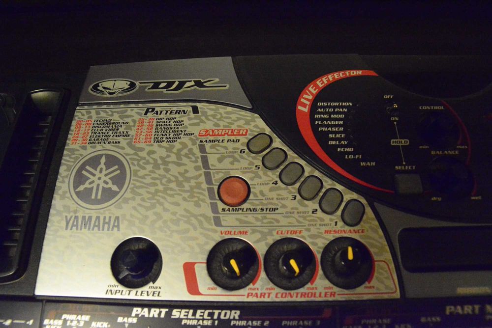 YAMAHA DJX II スクラッチ機能付き ヤマハ | DJX-IIB - シーケンサー / リズムマシン - 特長