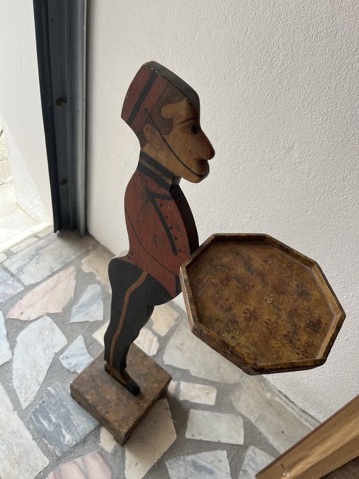 Suporte antigo em madeira