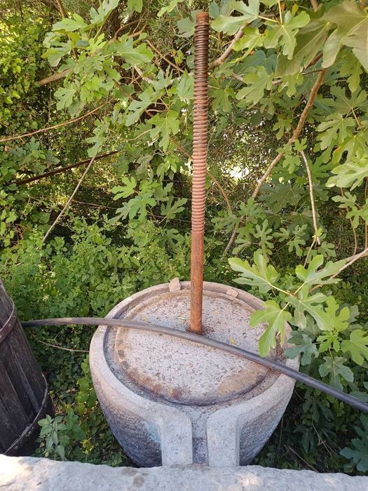 Lagar Antigo em Pedra + Prensa de Vinho Original | Venda Conjunta ou Separada