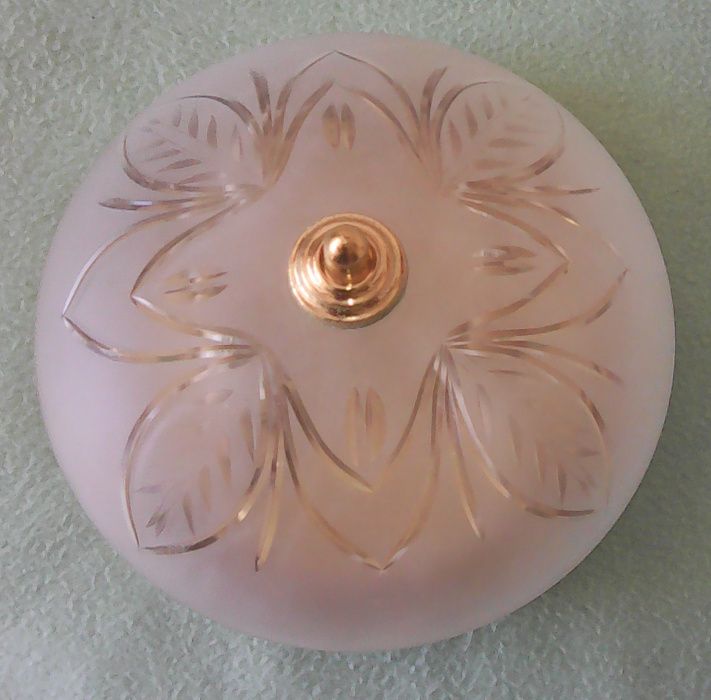 Ceiling-mounted light fixture