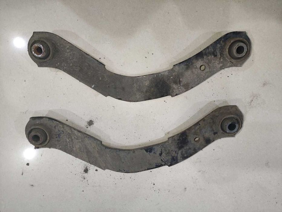 Продам задний рычаг б/у   Mitsubishi Lancer 9     MR491911