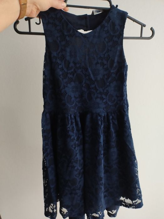 Sukienka dziewczęca koronkowa r. 116/122