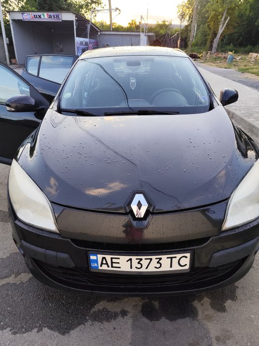 Продам хороший семейный автомобиль