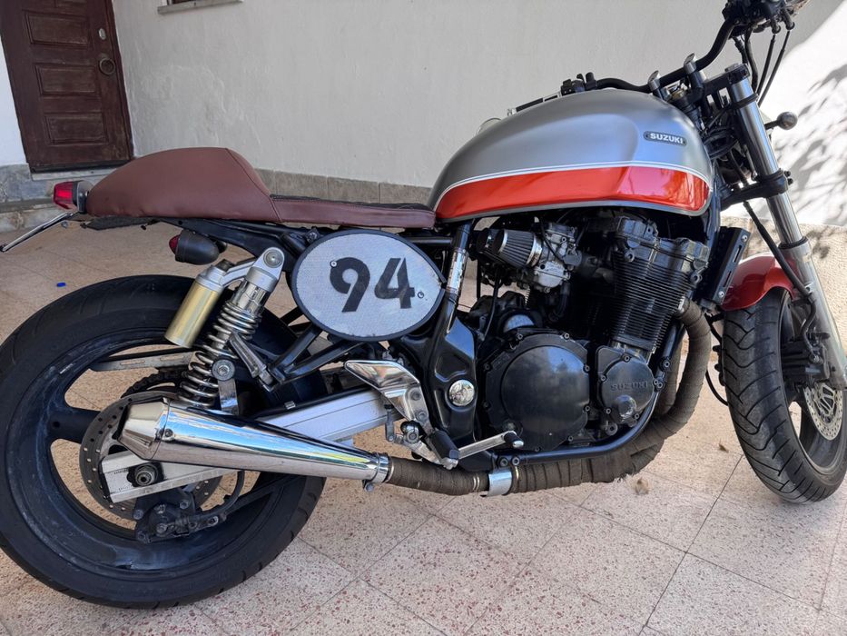 Susuki GSX750 café racer