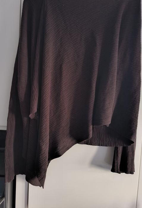 Brązowy sweter. Zara.