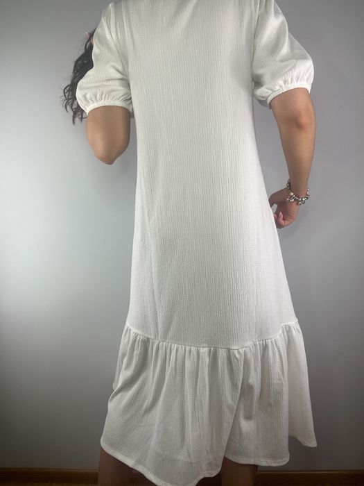 Biała sukienka szmizjerka bufiastymi rękawkami midi River Island 42